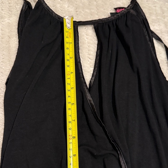 2B Bebe Black Top, sleeveless size small - Picture 9 of 12
